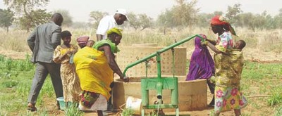 Food distribution, hygiene, water and sanitation and food ... Image 8