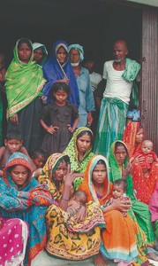 Emergency aid, drinking water supply, cremations, ... Image 1