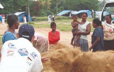 Emergency aid, construction of temporary housing, ... Image 3