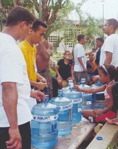 Emergency aid, construction of a community centre, ... Image 3